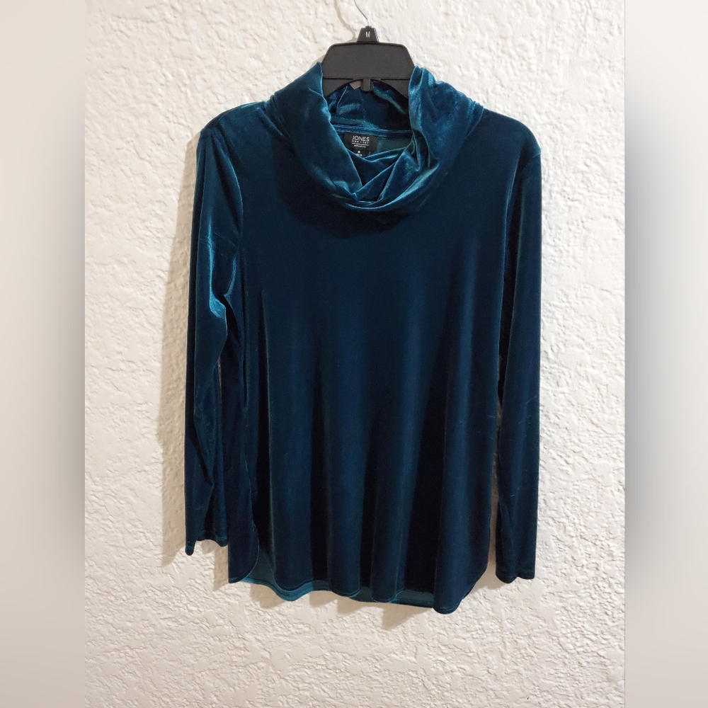 Jones New York. Brand New Velvet Turtleneck. Size Small.